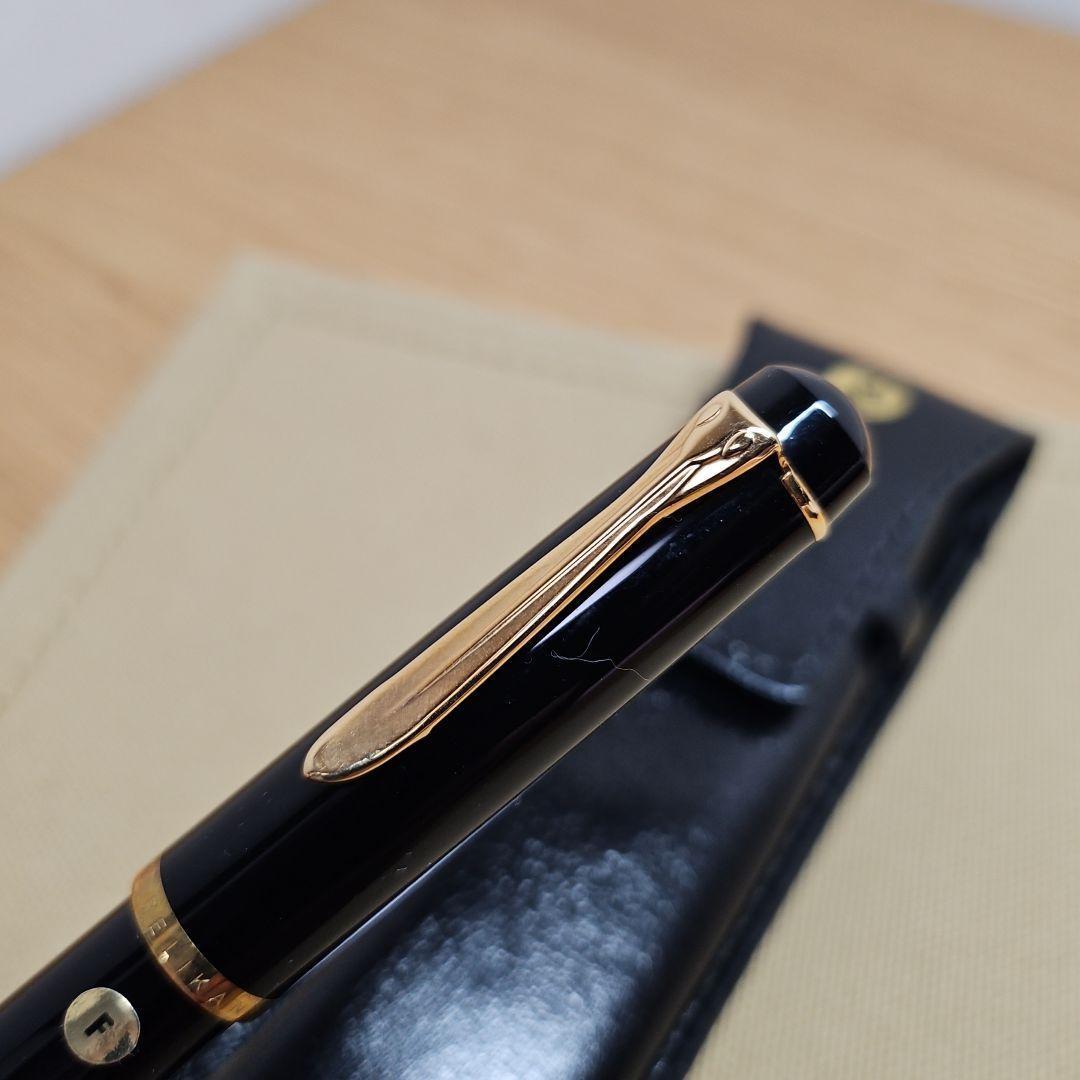 PELIKAN ペリカン F刻印 ペン・万年筆 樹脂系素材 ブラック ケース付き