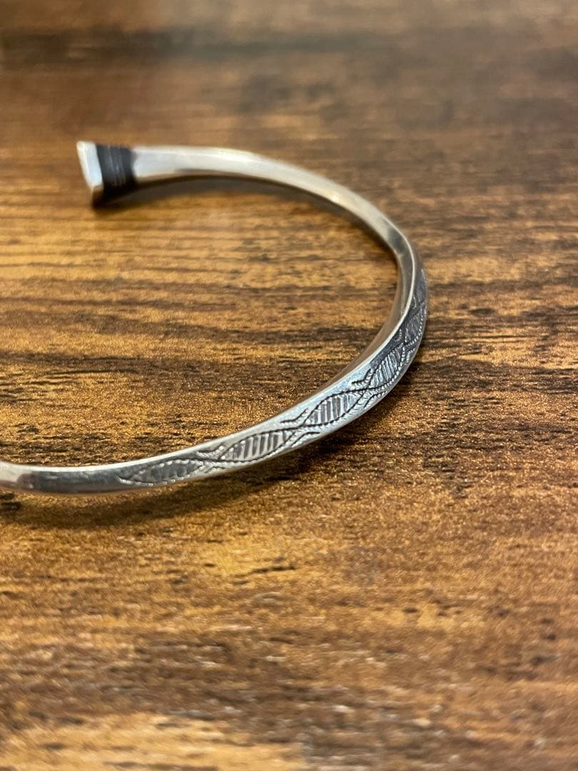 トゥアレグ　シルバー　バングル