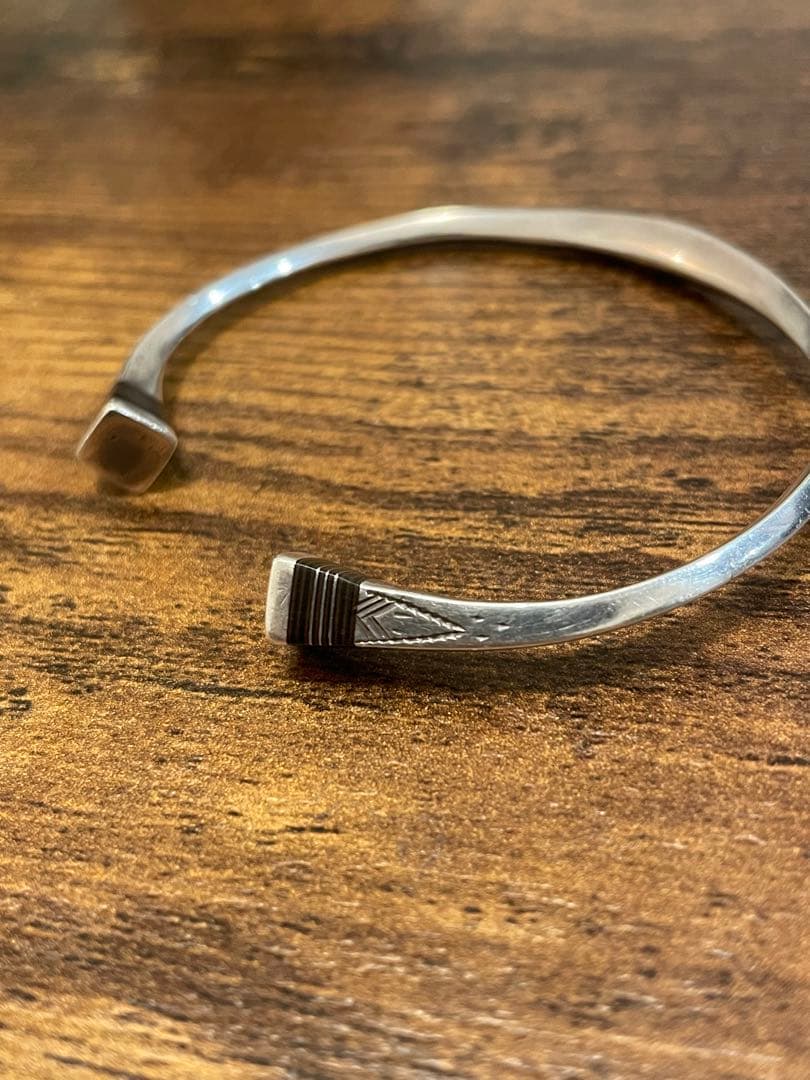 トゥアレグ　シルバー　バングル