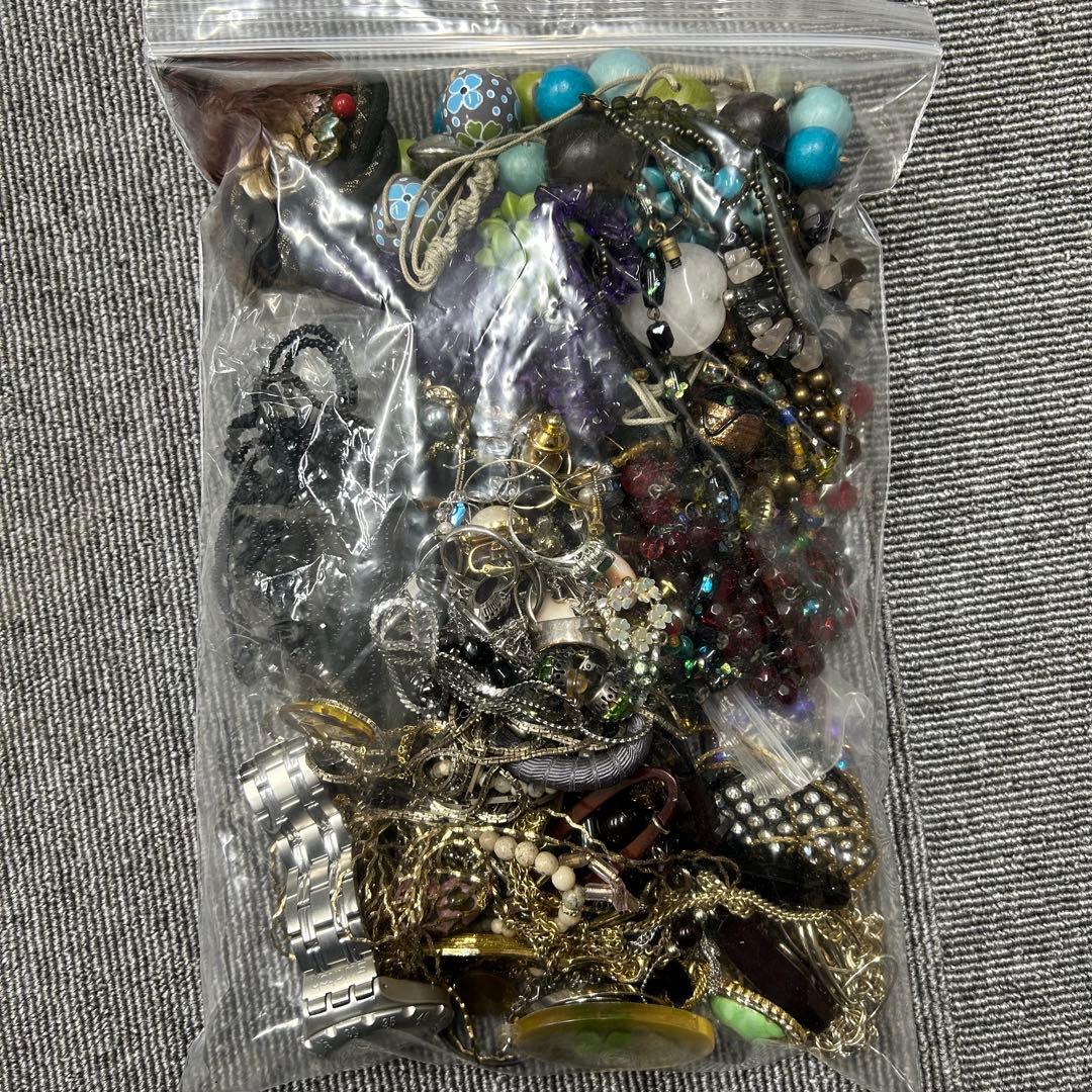 イミテーションアクセサリー まとめ売り 1kg ①