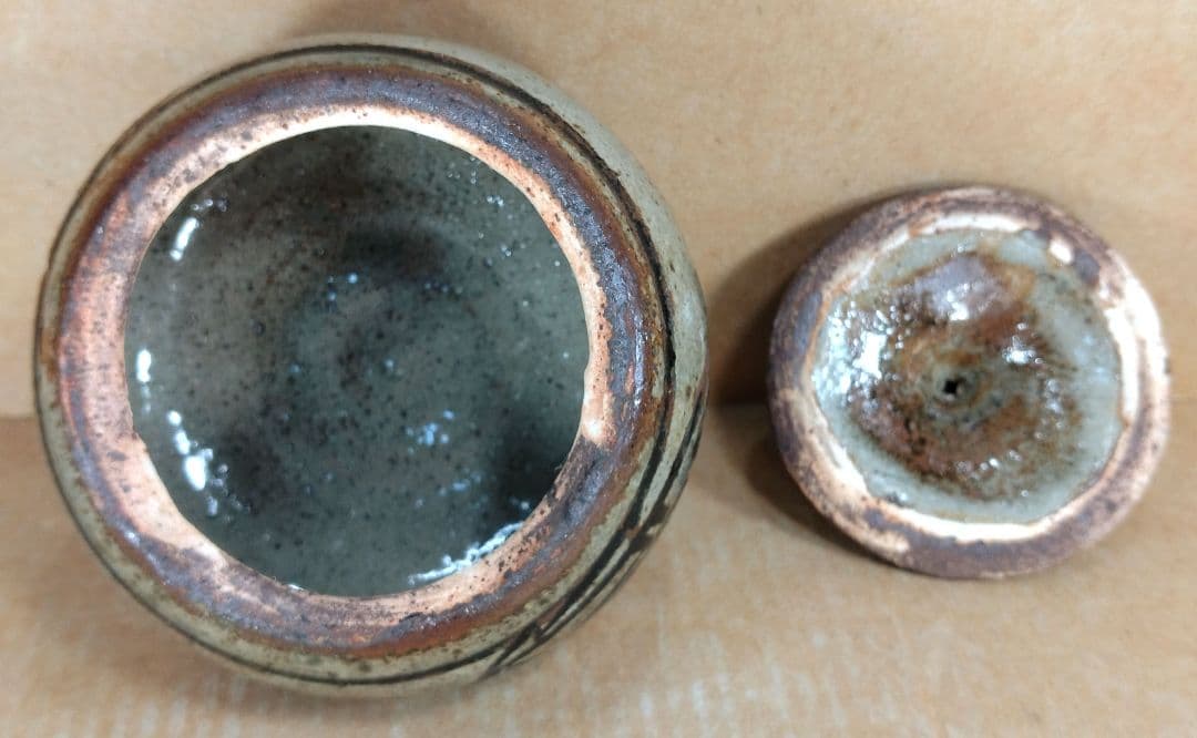 【本物保証】金城次郎 魚紋香合 共箱 栞 人間国宝 壷屋焼 壺屋焼 美品 盒子