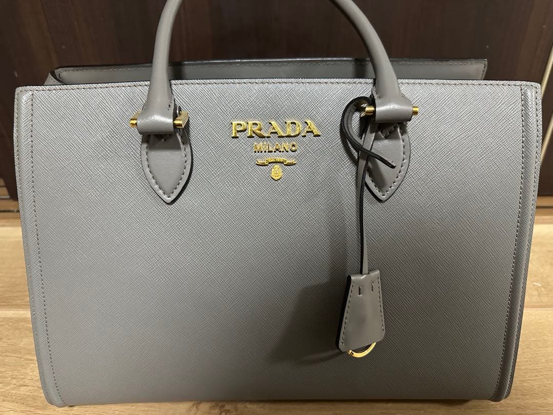 PRADA グレー ハンドバッグ