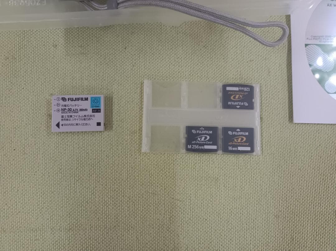 都《AEREN》Fujifilm FinePix F440　デジタルカメラ　動作