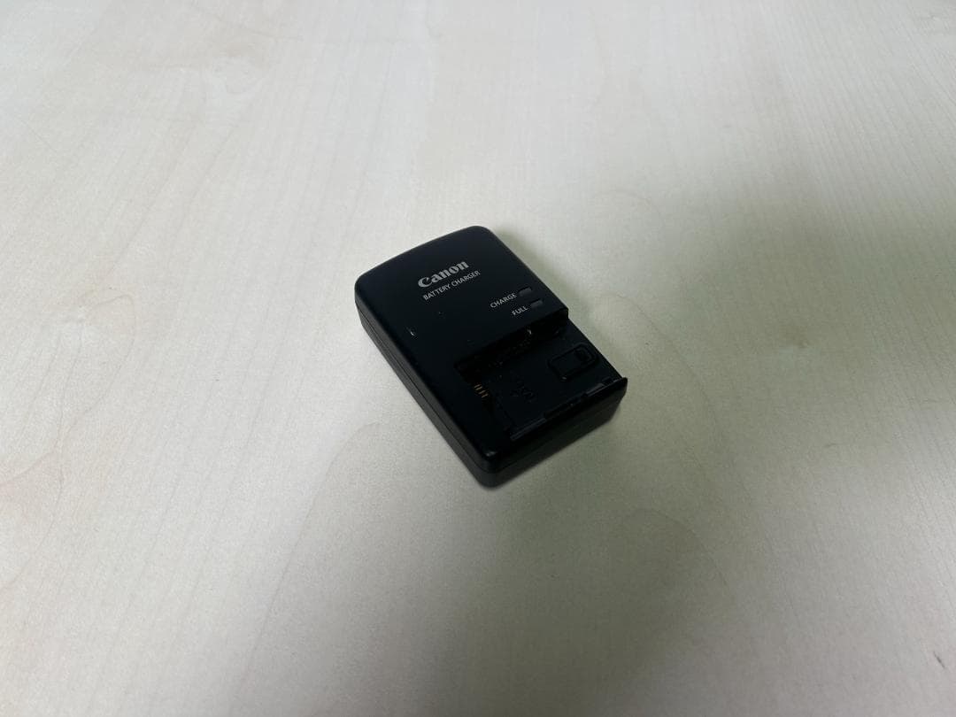 Canon XA25 業務用ビデオカメラ ハンドル,バッテリーチャージャー付き