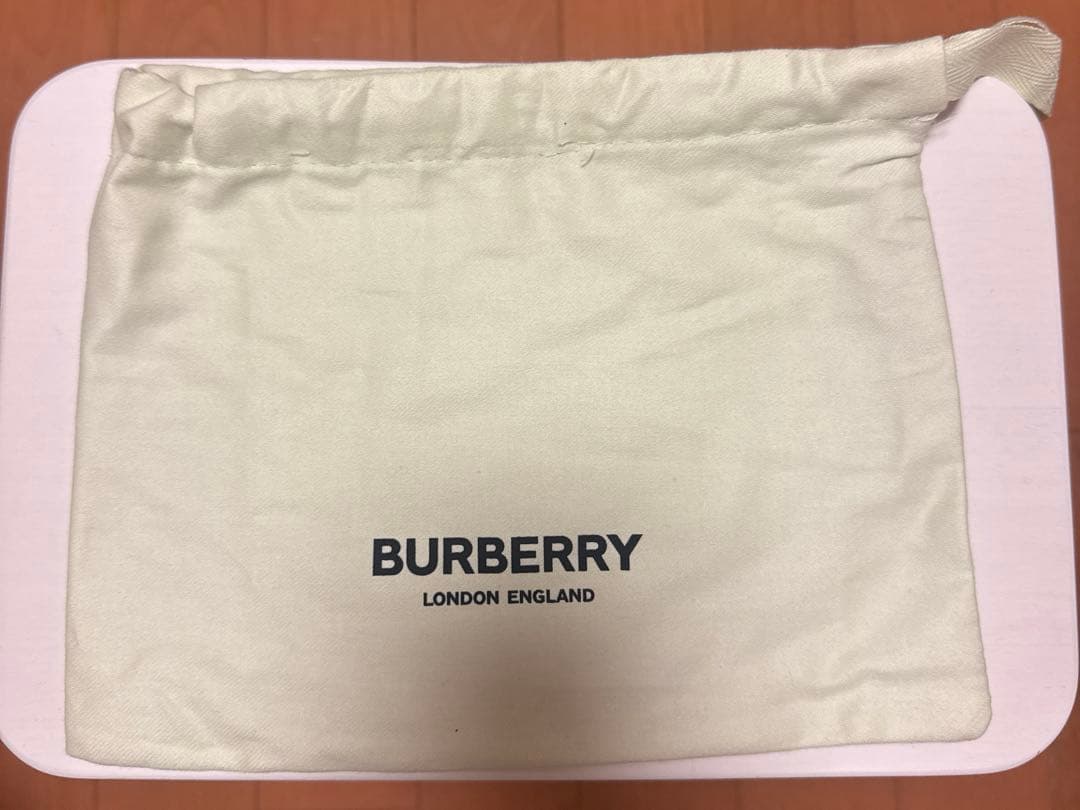 BURBERRY バーバリー　カチューシャ　ヘアアクセサリー