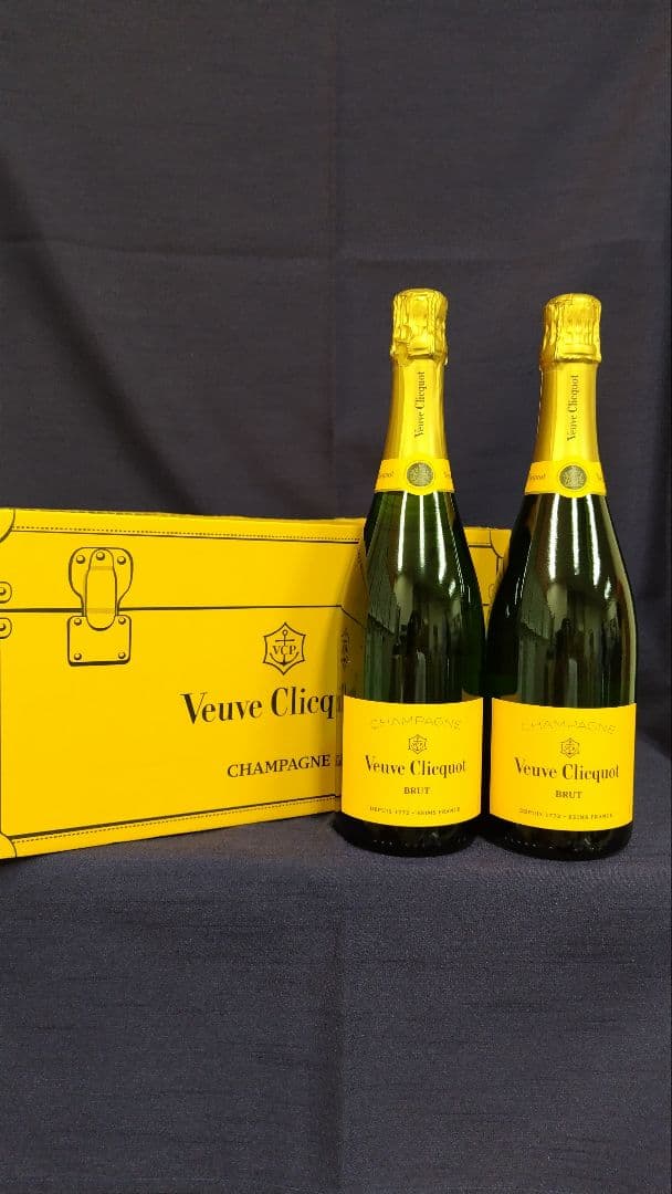 Veuve Clicquot シャンパン 2本セット Amazon.co.jp: ヴーヴ・クリコ イエローラベル ブリュット 750ml 2本