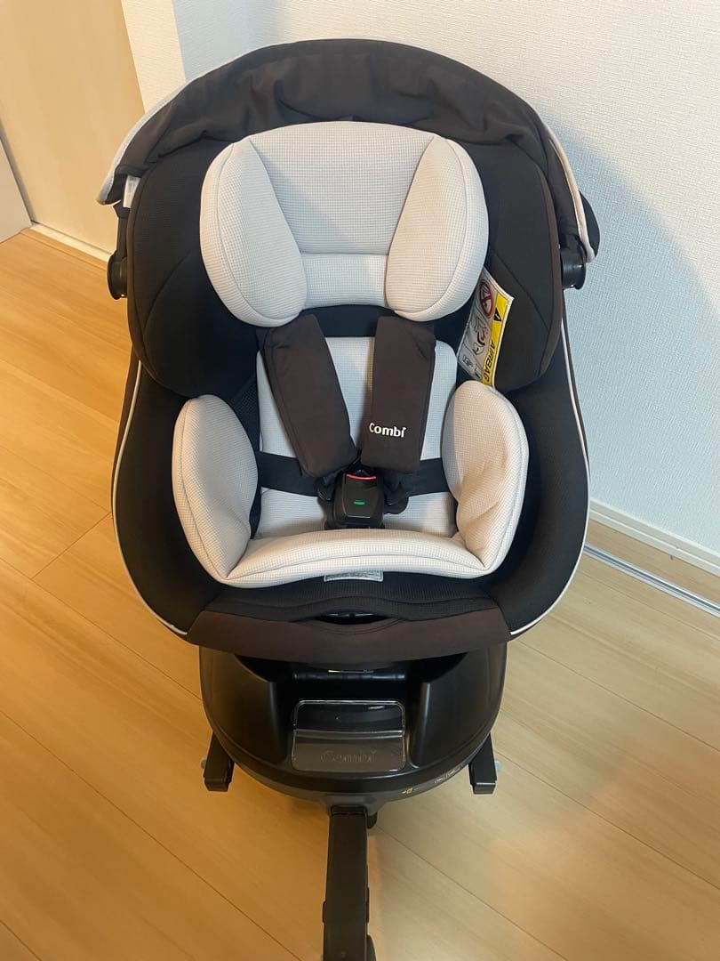 美品　Combi クルムーヴスマート ISOFIX エッグショック Neo