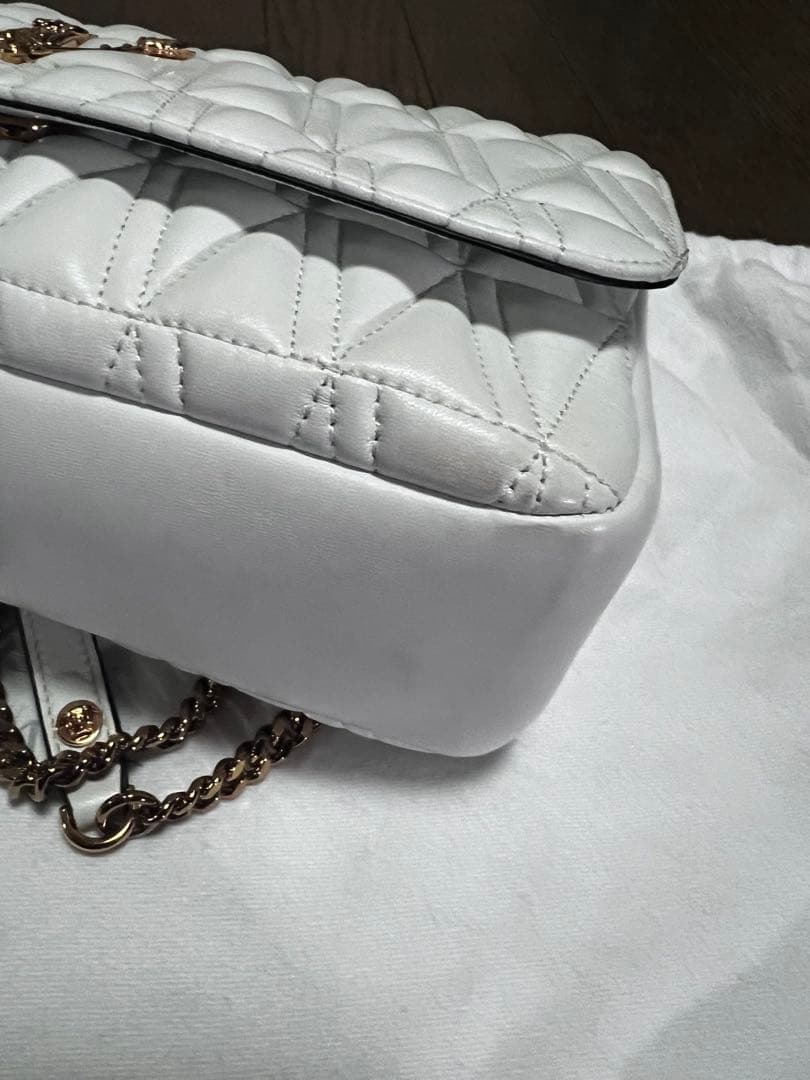 VERSACE キルティングバッグ　ホワイトカラー