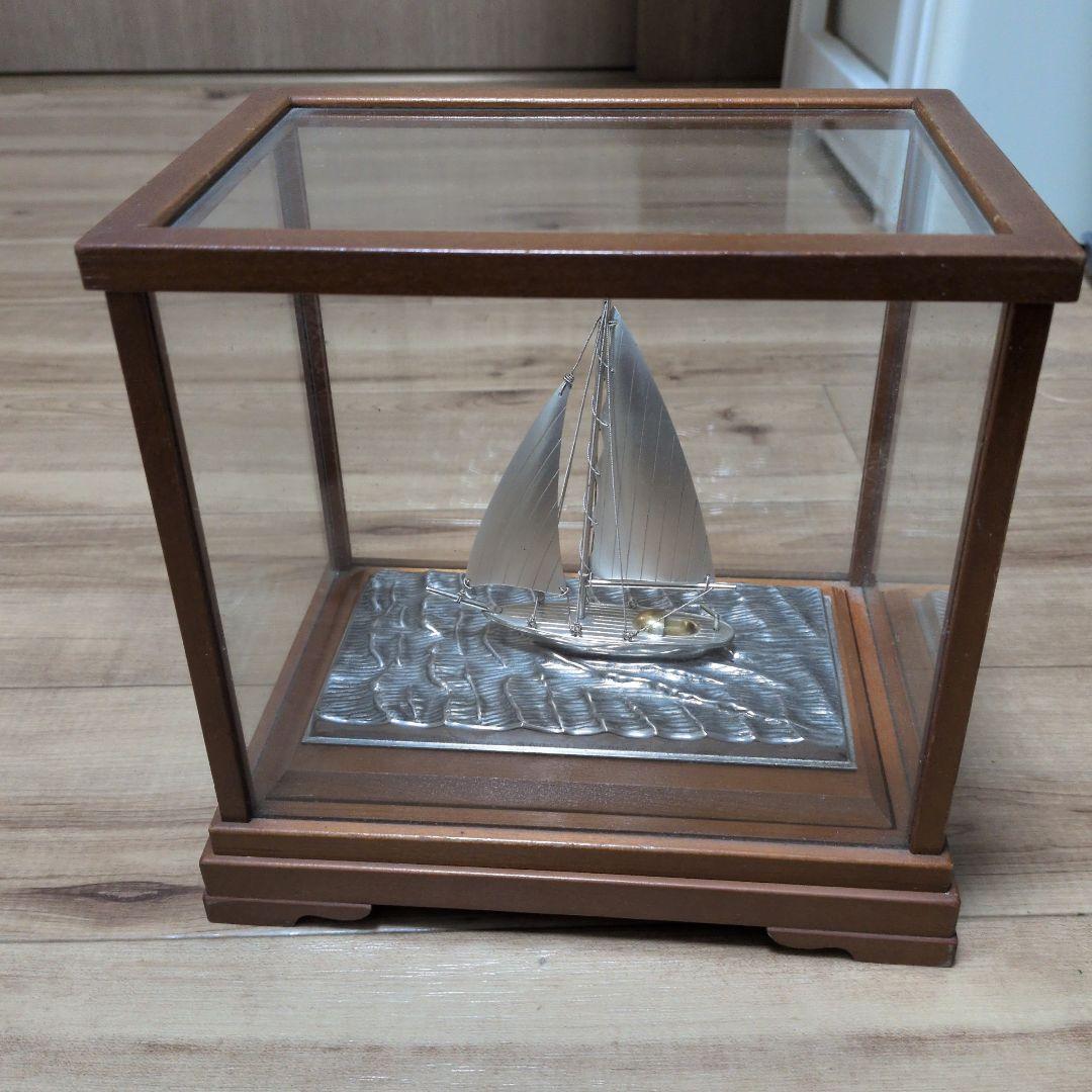 銀製(刻印)帆船 置物 台付 ヨット シルバー 金属工芸 ガラスケース
