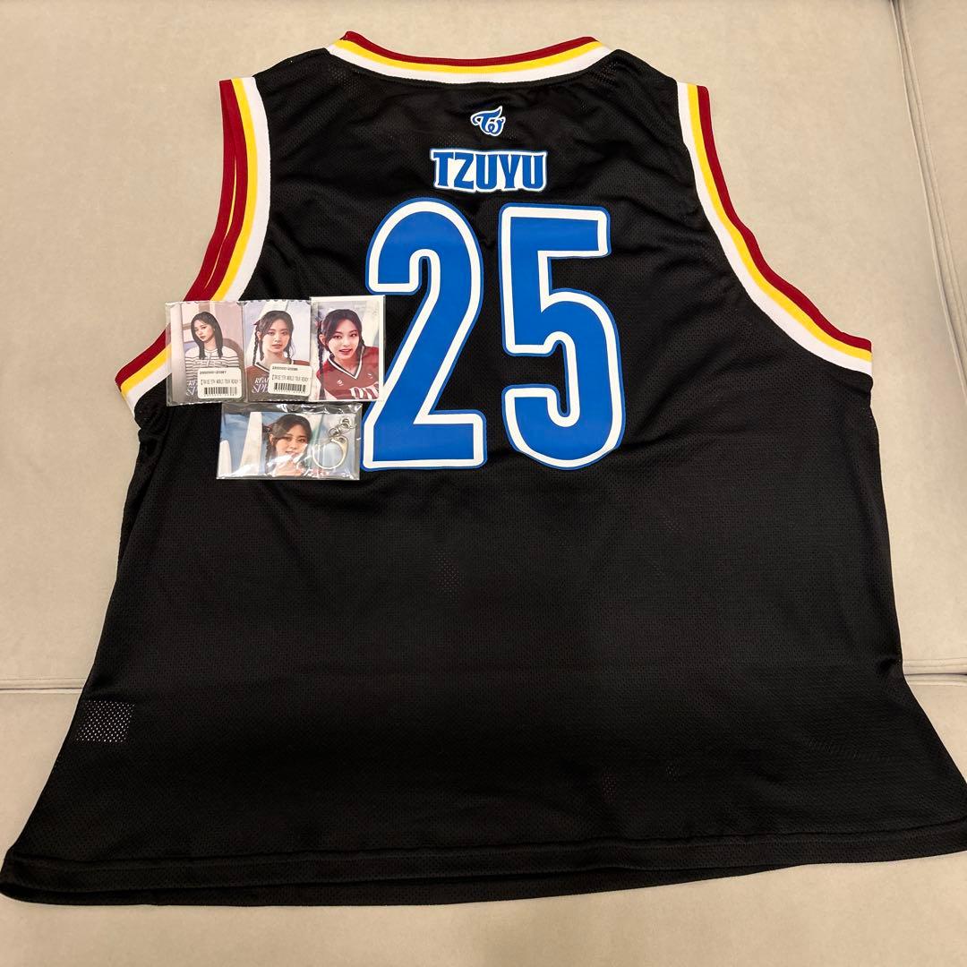 TWICE ツウィ メッシュ ユニフォーム おまけ付き 美品 - メルカリ