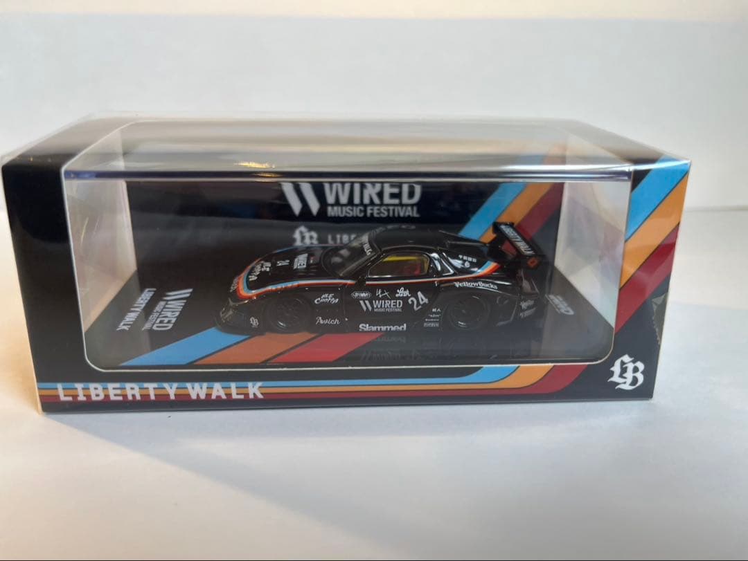 〔非売品・新品〕箱付きLIBERTYWALKミニカー&VVIPパス付き