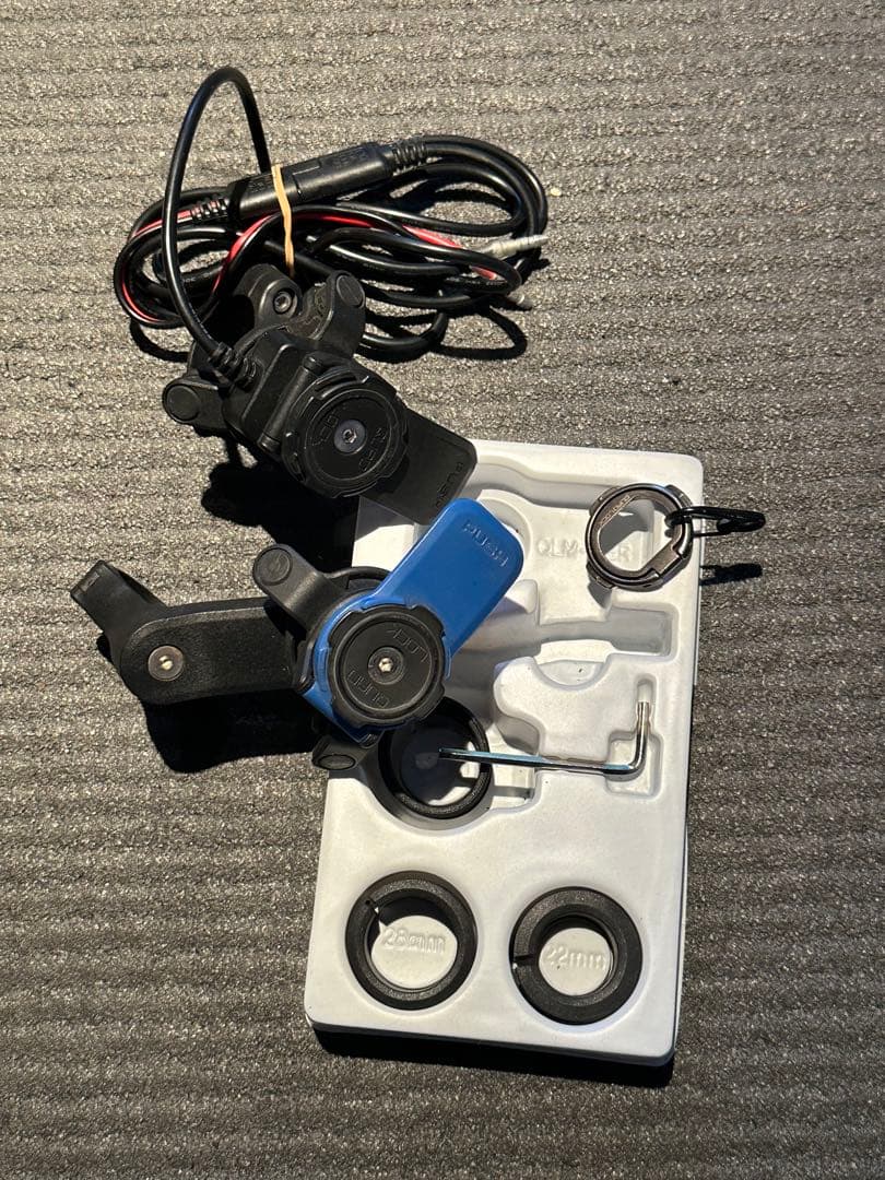 クアッドロック　QUAD LOCK USBダンパーセット　おまけ付き トール（ダイハツ） Quad Lock クアッドロック VIBRATION DAMPENER