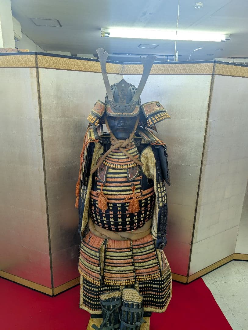 等身大 甲冑 鎧兜 鎧一式 甲冑 鎧櫃 鎧立付 面頰 赤糸大縅鎧 全高171cm