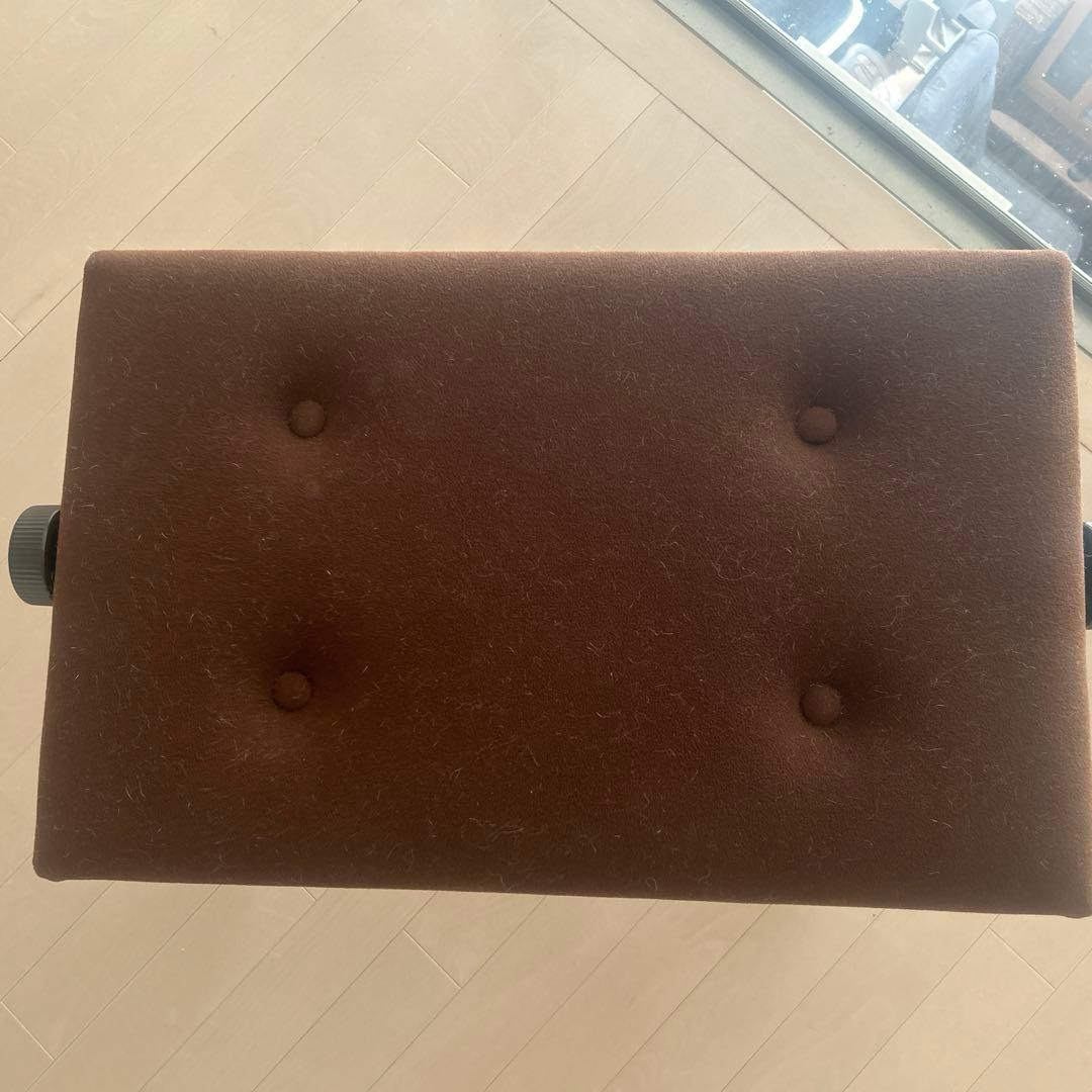 3/18までの特価品です！YAMAHAピアノ椅子（ネコ脚）