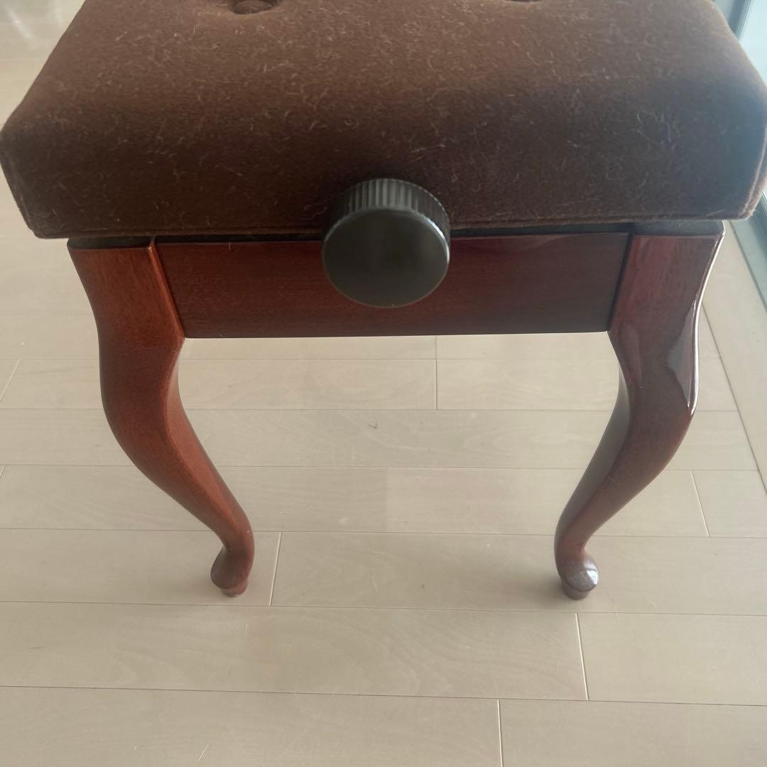 3/18までの特価品です！YAMAHAピアノ椅子（ネコ脚）