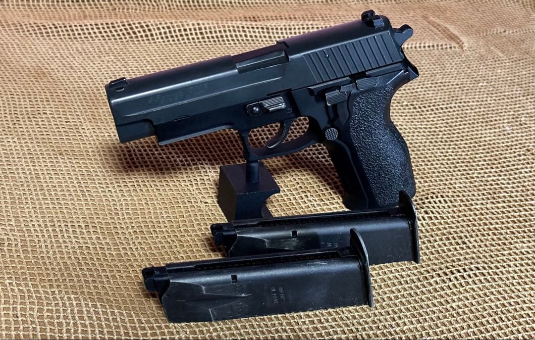 東京マルイ SIG Sauer P226 マガジン2 +マグポーチ