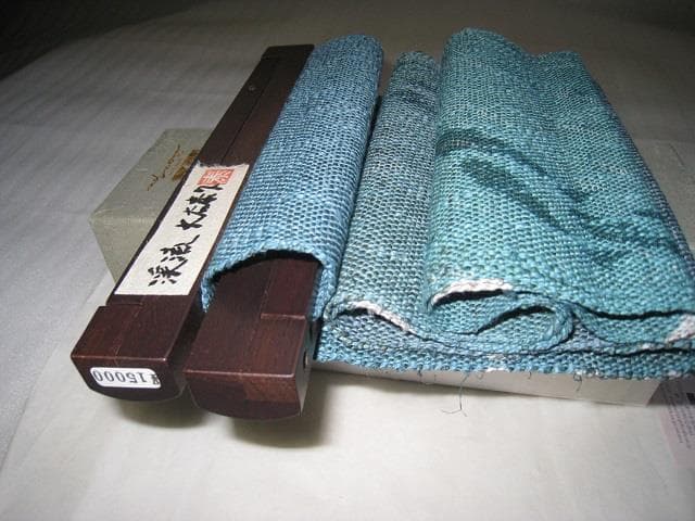 型染めのタベストリー「渓流」 掛け軸 黒魚