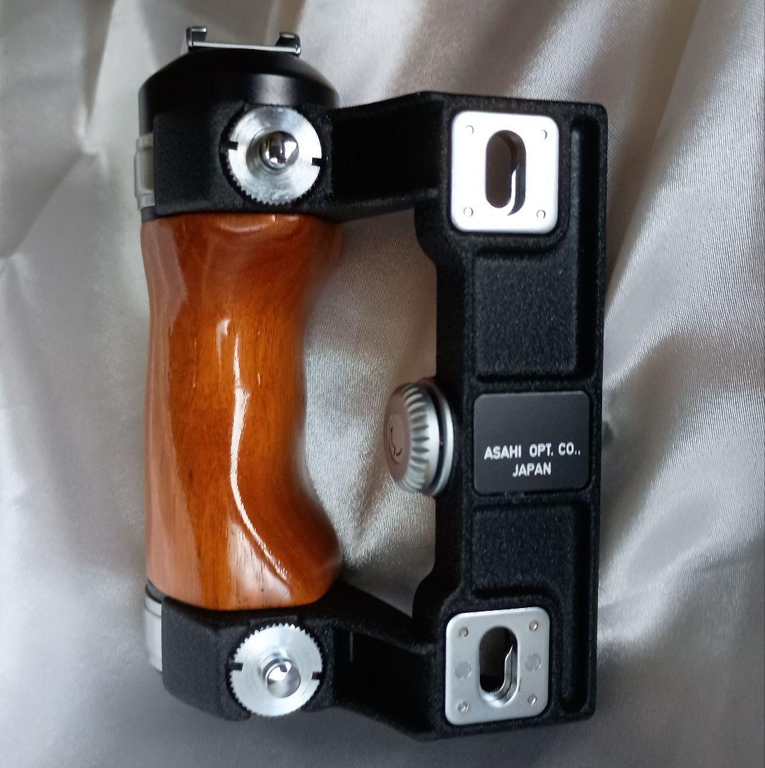 ほぼ無傷で綺麗。PENTAX 6 X 7 中判カメラバケペン ウッドグリップ