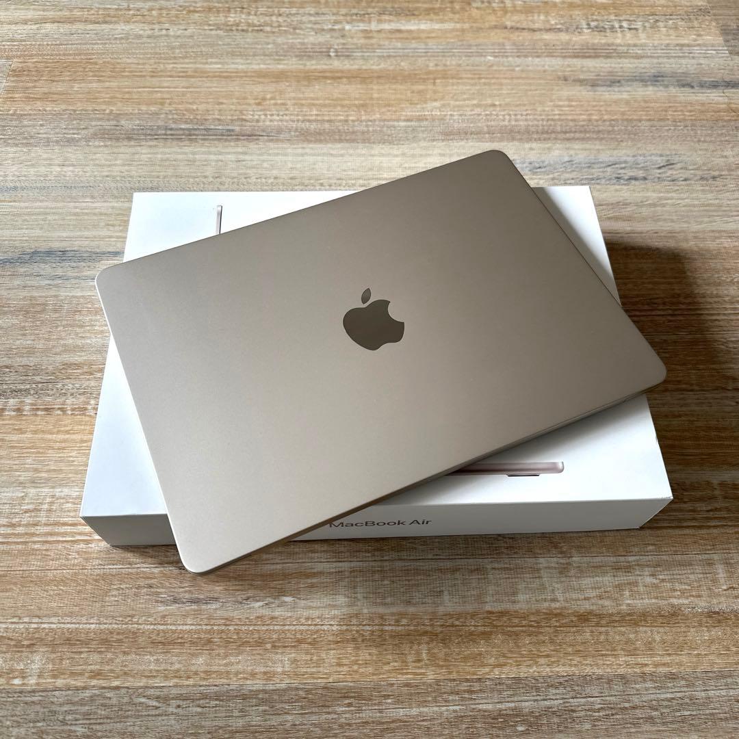 MacBook Air M3 13インチスターライト