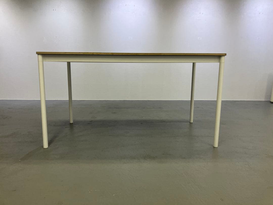 ダイニングテーブル Muuto Base Table
