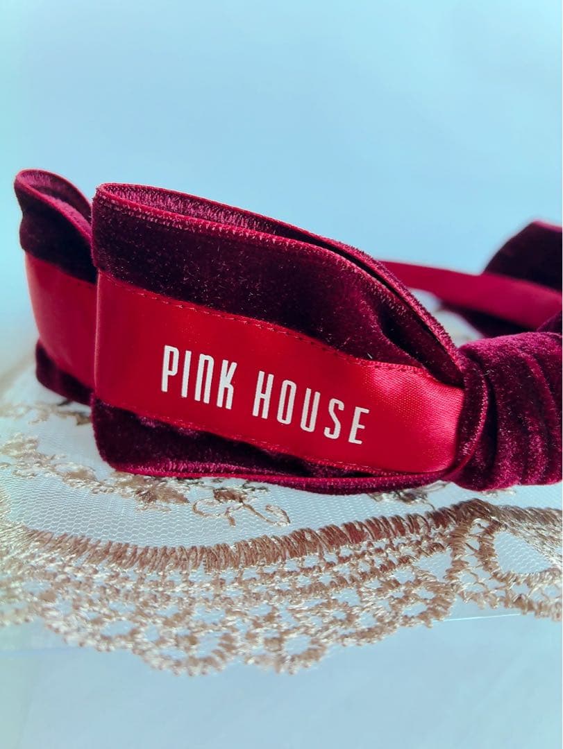 ピンクハウス❤️【未使用】ベルベットリボンのカチューシャ❤️ロゴ入りサテンリボン 赤