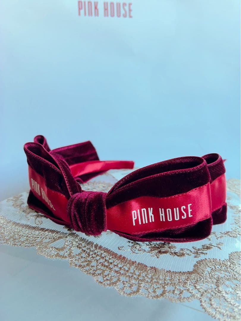 ピンクハウス❤️【未使用】ベルベットリボンのカチューシャ❤️ロゴ入りサテンリボン 赤