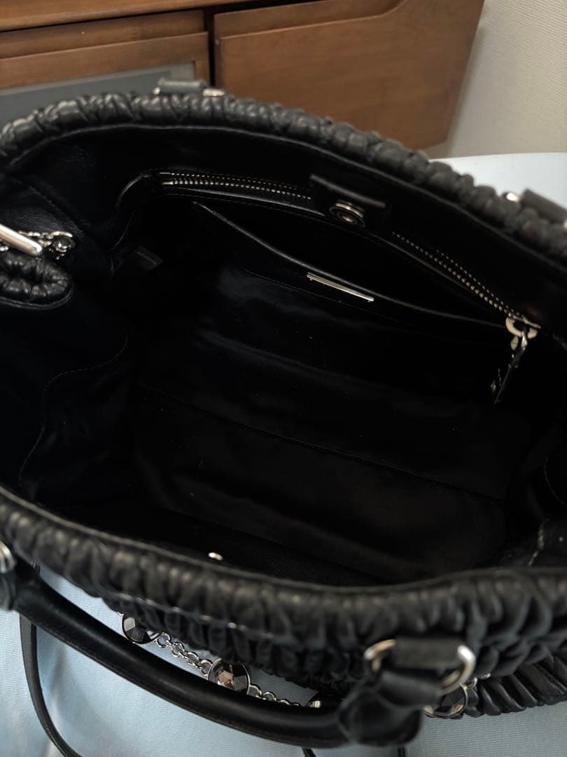 miumiuマテラッセ ナッパクリスタル ブラック