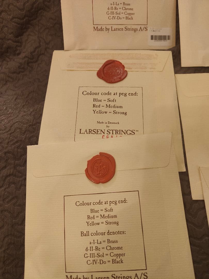 新品 チェロ弦6本+おまけ LARSEN STRINGSラーセンフルセット