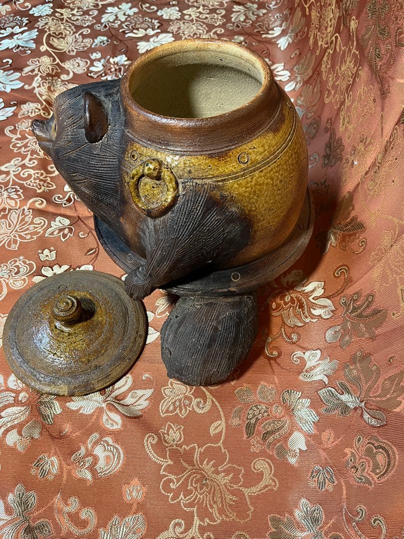 信楽焼　たぬきの置物　分福茶釜　タヌキ