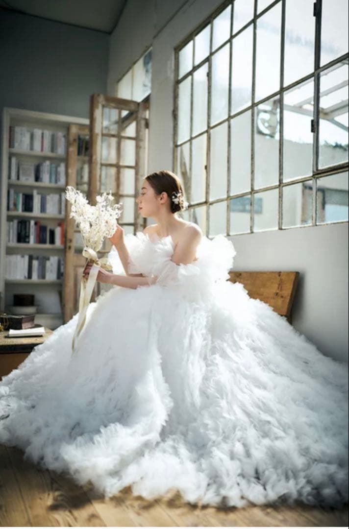 ピンク フリル ウェディングドレス　ドレスプロダクション　【W342】