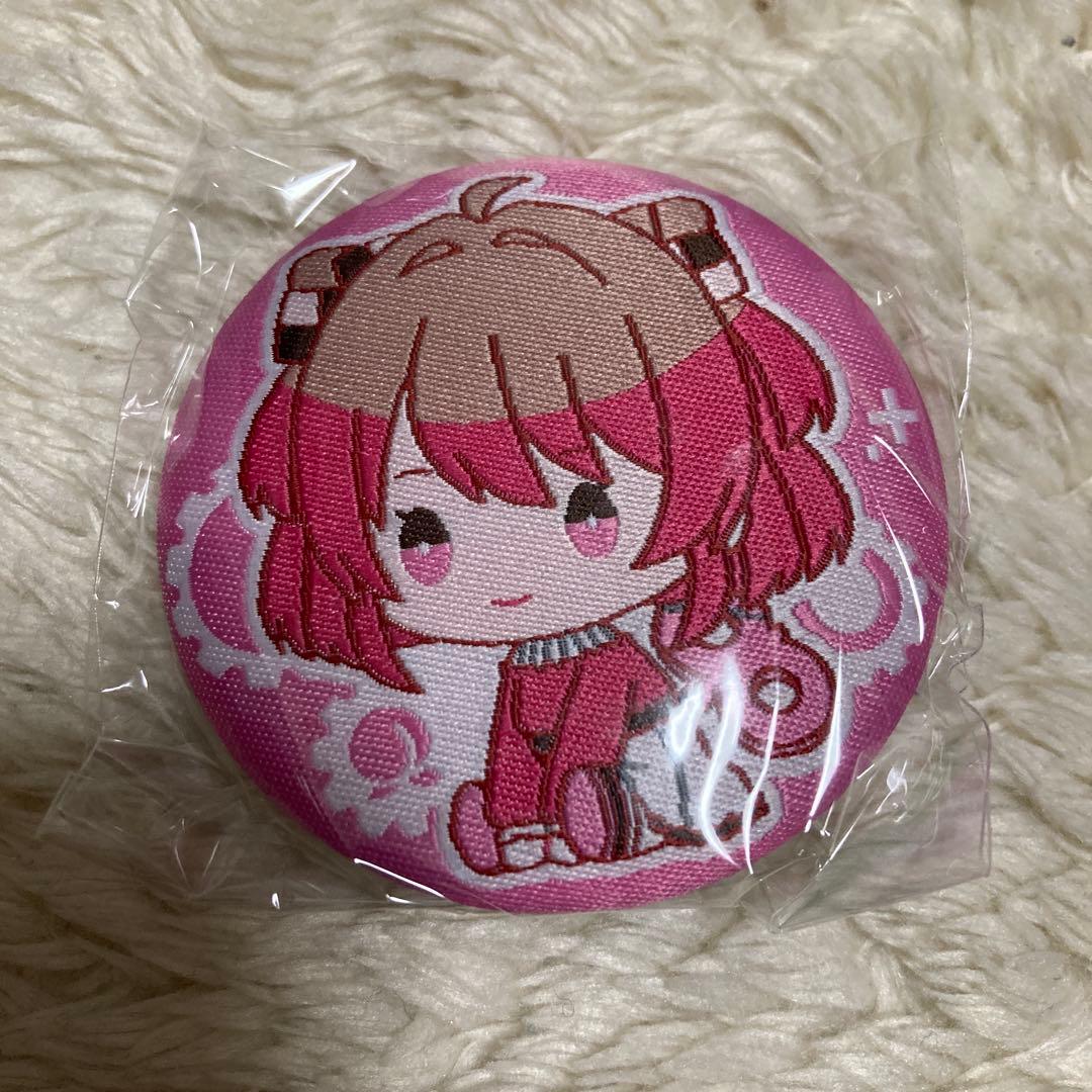 カラフルピーチ ぺたっとねじまき 刺繍缶バッジ のあ - メルカリ