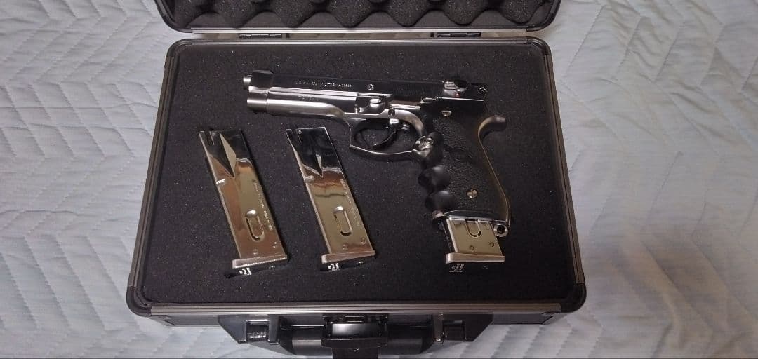 東京マルイ　M92F ガスブローバック　シルバー ブラック