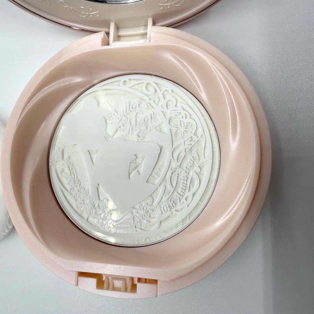 激レア　希少　シャイニング ムーン パウダー 30周年限定品　セーラームーン