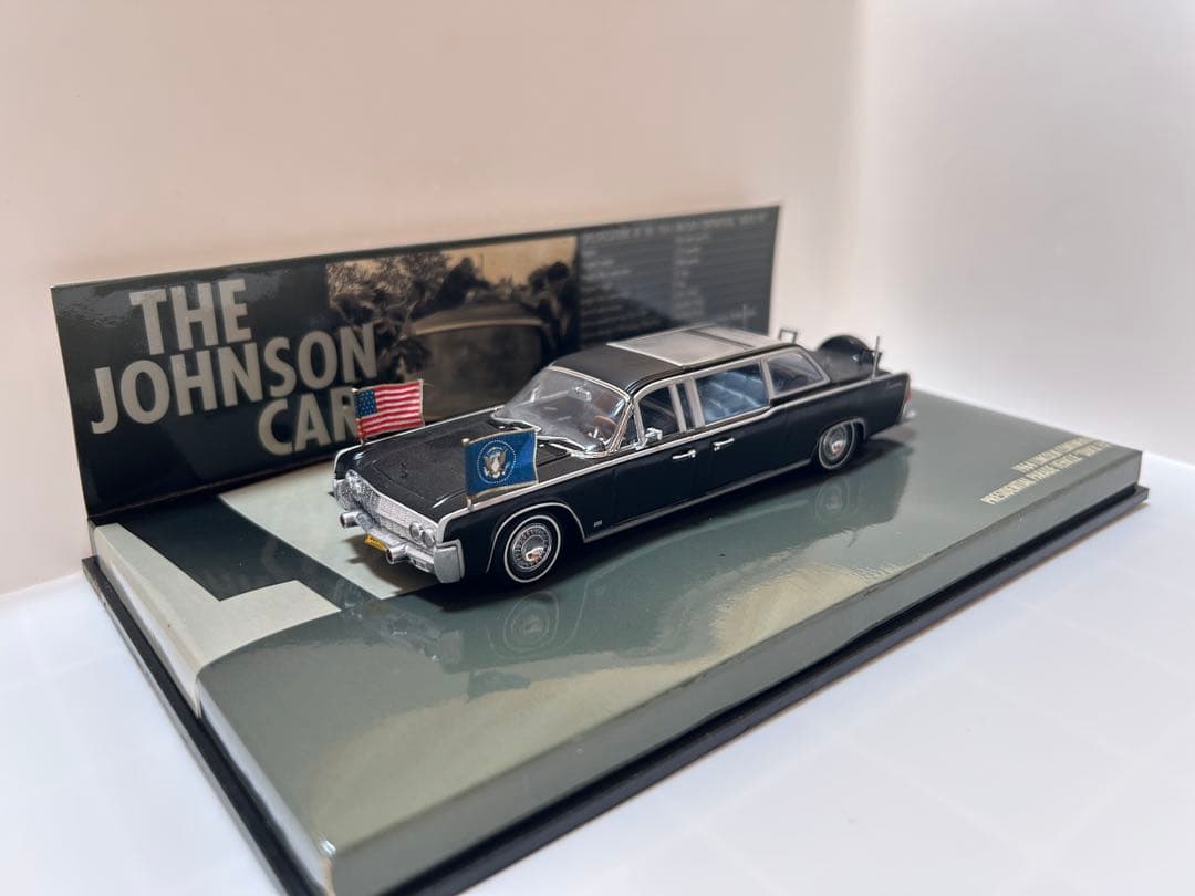 【ケース付き】リンカーン・コンチネンタル　1/43スケール　ミニカー