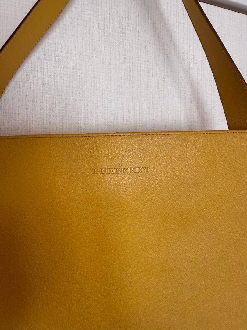 BURBERRY イエローレザーショルダーバッグ