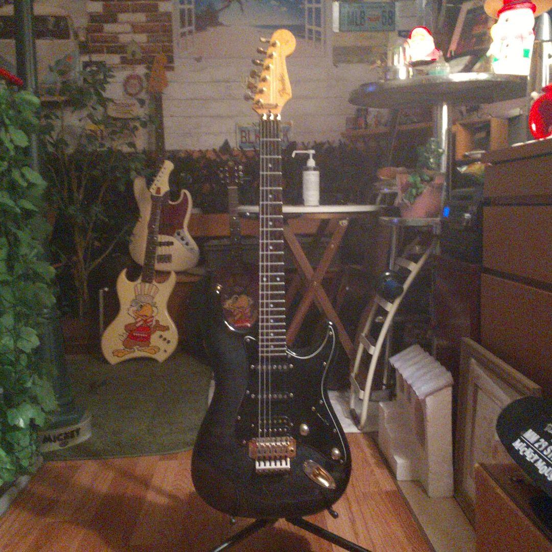 FENDER Japan. STR−80R. Jシリアル・ストラトキャスター。 - メルカリ