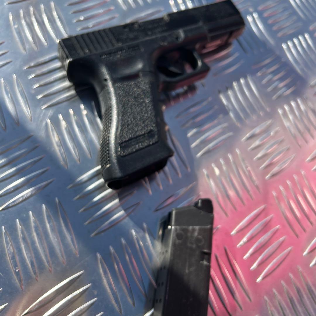 Glock 17 ガスガン 9x19mm オーストリア製　マガジン2個付き