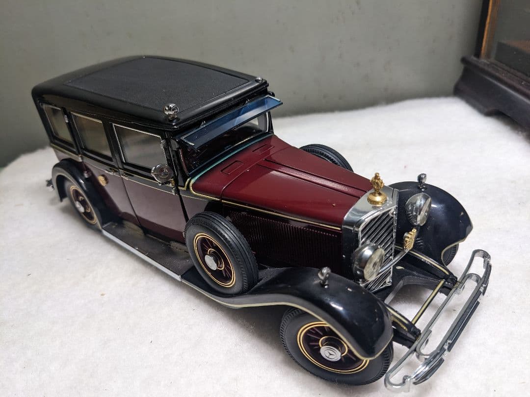 天皇陛下の旧御料車 1935型メルセデス・ベンツ770 菊紋付き ガラスケース付