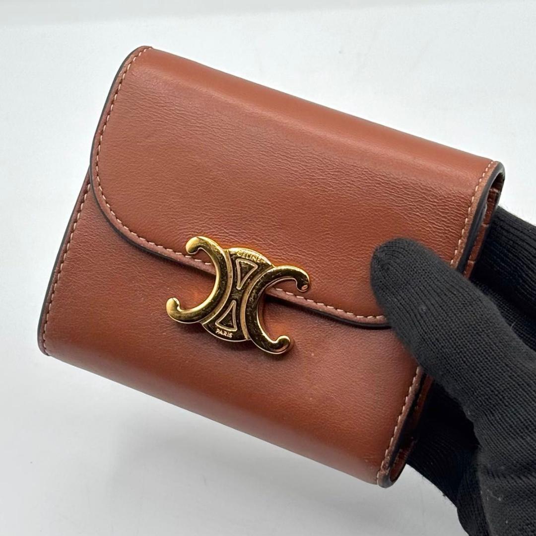 美品 セリーヌ 財布 トリオンフ スモールフラップウォレット ブラウン ときめきカラー❤️CELINE セリーヌ スモール トリオンフ ウォレット