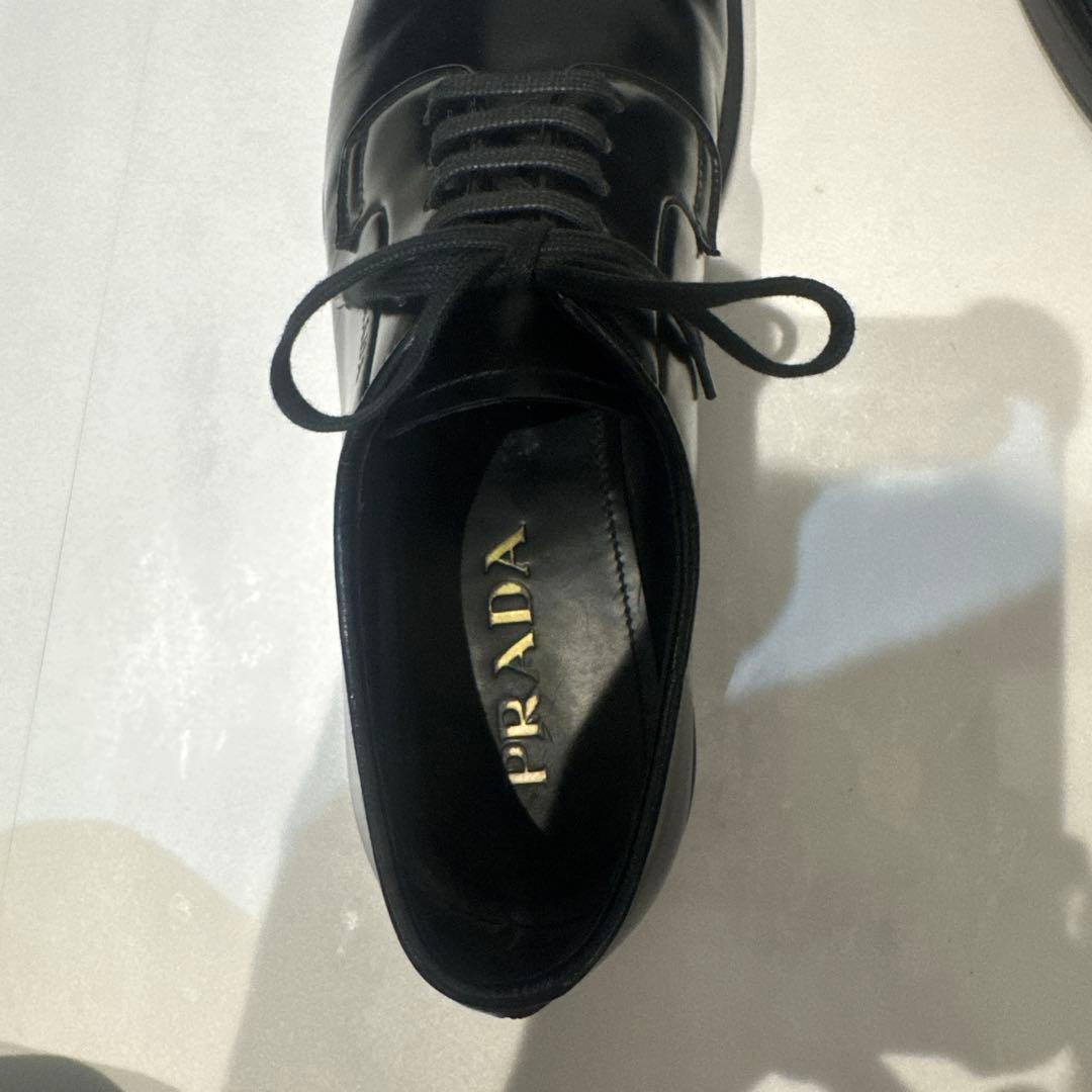 プラダ　アーモンドトゥ　ダービーシューズ