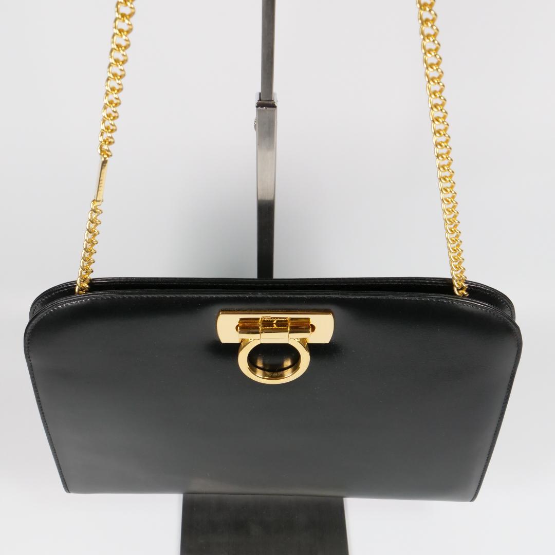 極美品✨サルヴァトーレフェラガモ ショルダーバッグ ガンチーニ チェーン 黒