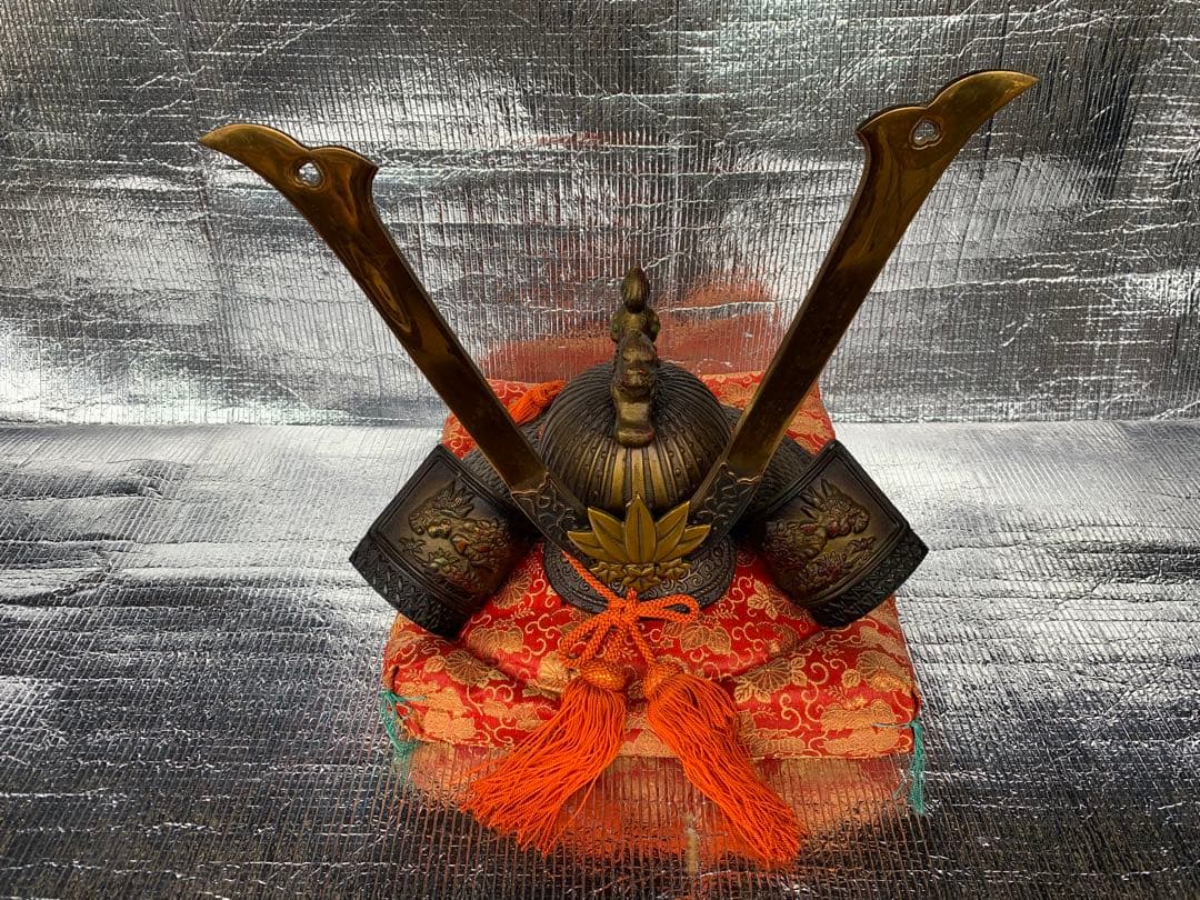 ☆昭和 当時物 源九郎義経 長鍬形獅子頭の兜 源氏兜 兜飾り 鋳物