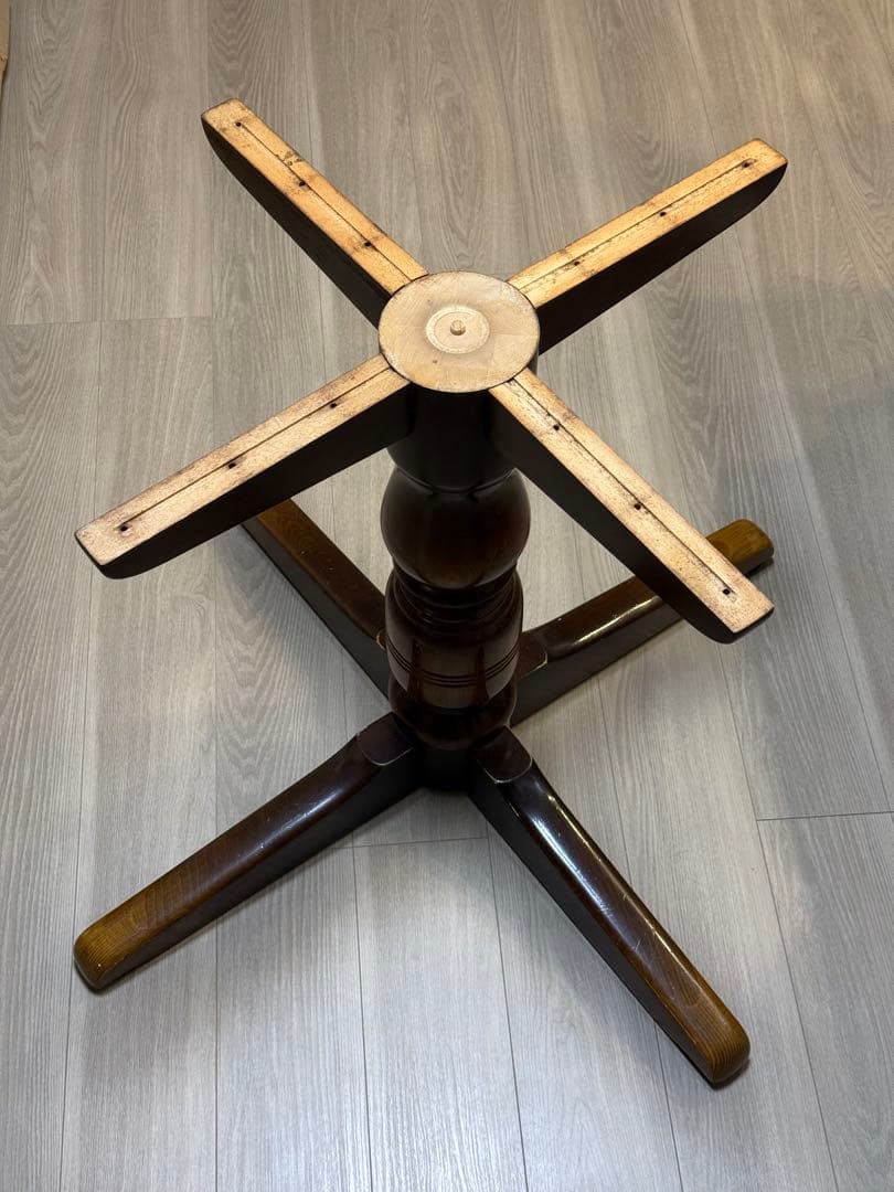 飛騨産業 HIDA キツツキマーク ダイニングテーブル　ラウンド