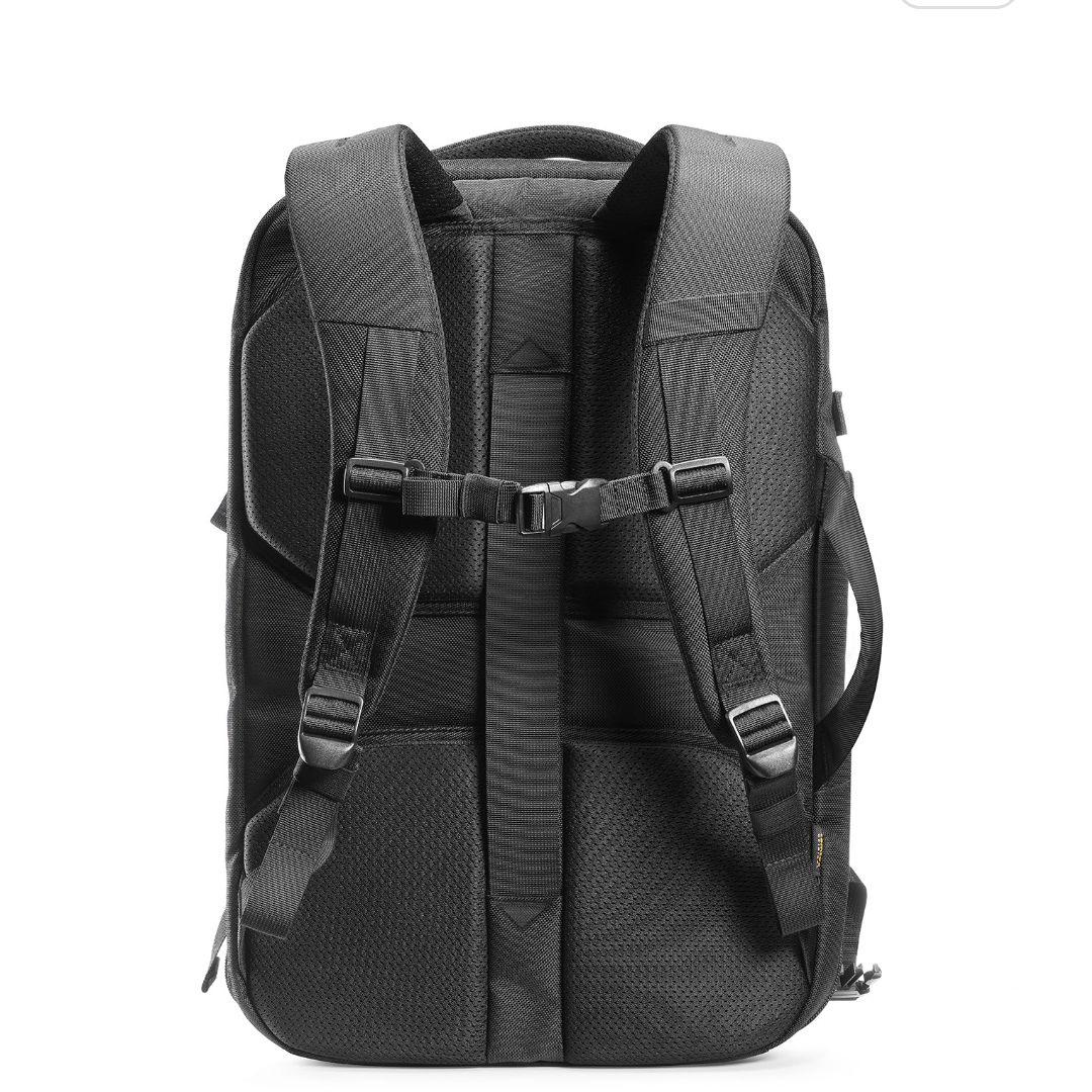 《新品》tomtoc 旅行リュック　40L 大容量　PC収納　黒