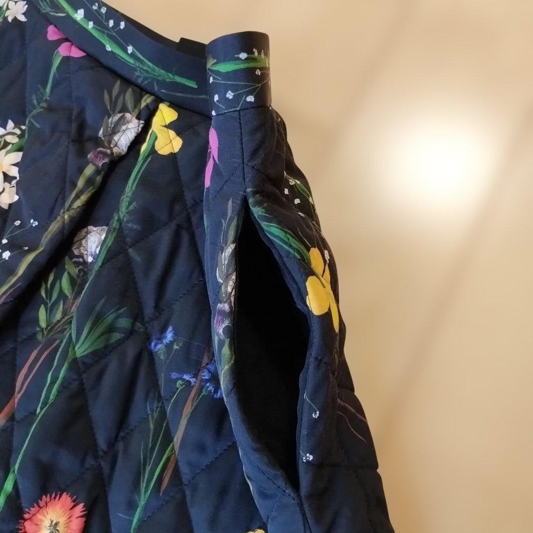 【AKIRANAKA】アキラナカ フラワープリントキルティングスカート/ブラック