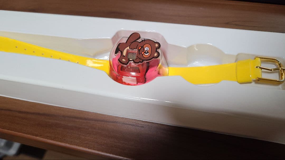 タカラ　チョロQ 時計　非売品　　ピンク、青、赤色