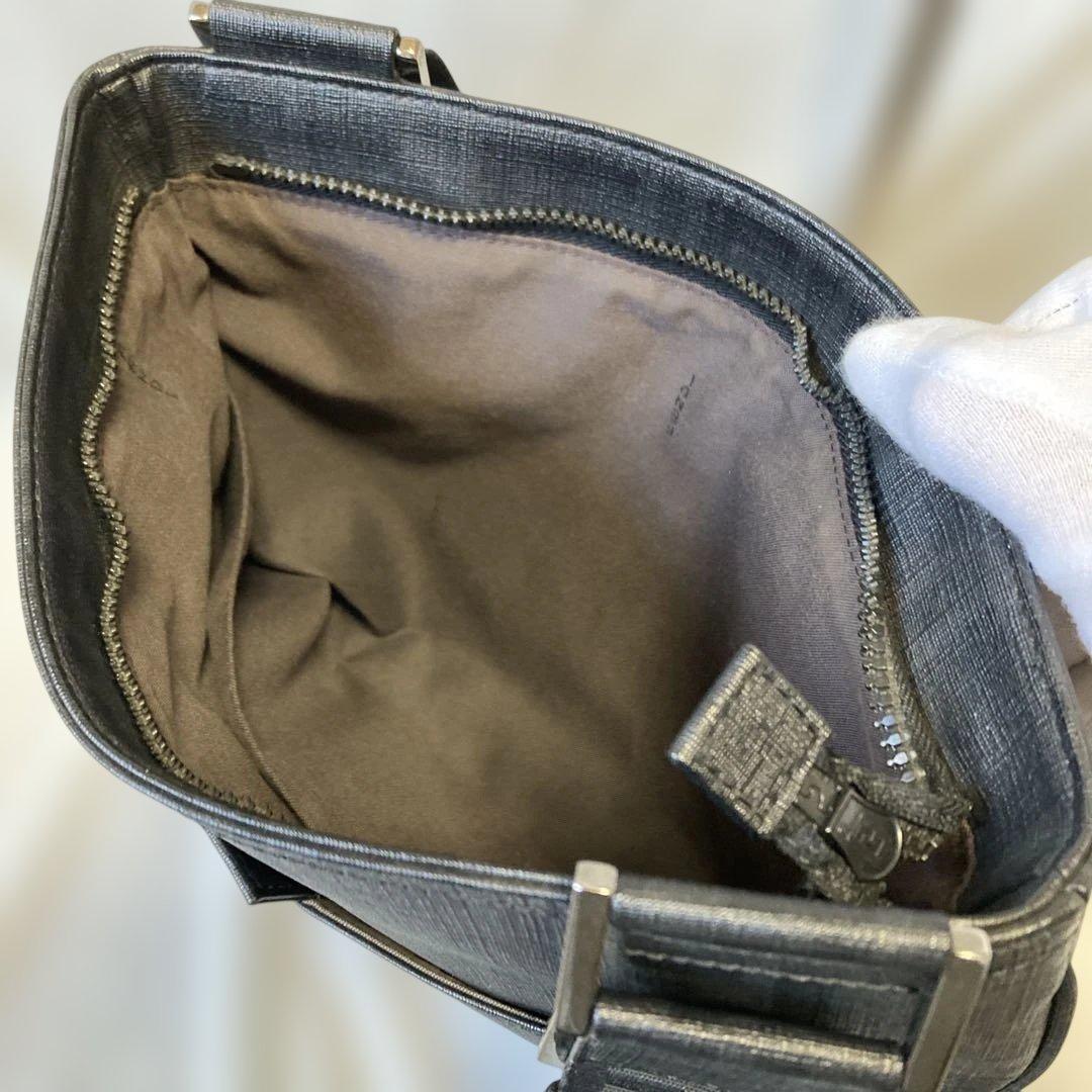 FENDI フェンディ ショルダーバッグ ズッカ柄 サコッシュ ロゴ総柄