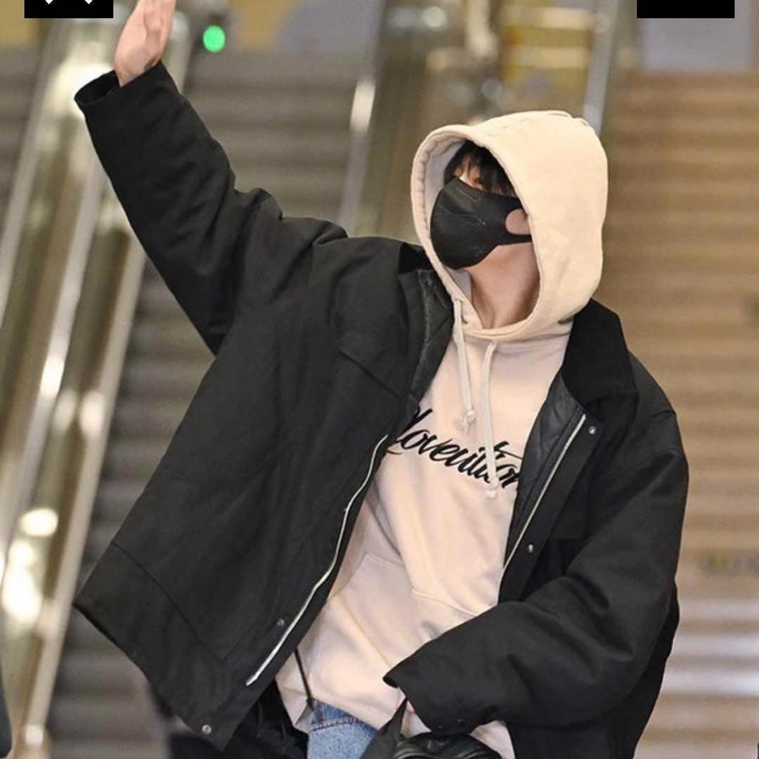 新品未開封ジョングク着用フーディパーカーグラフィティオンマインド