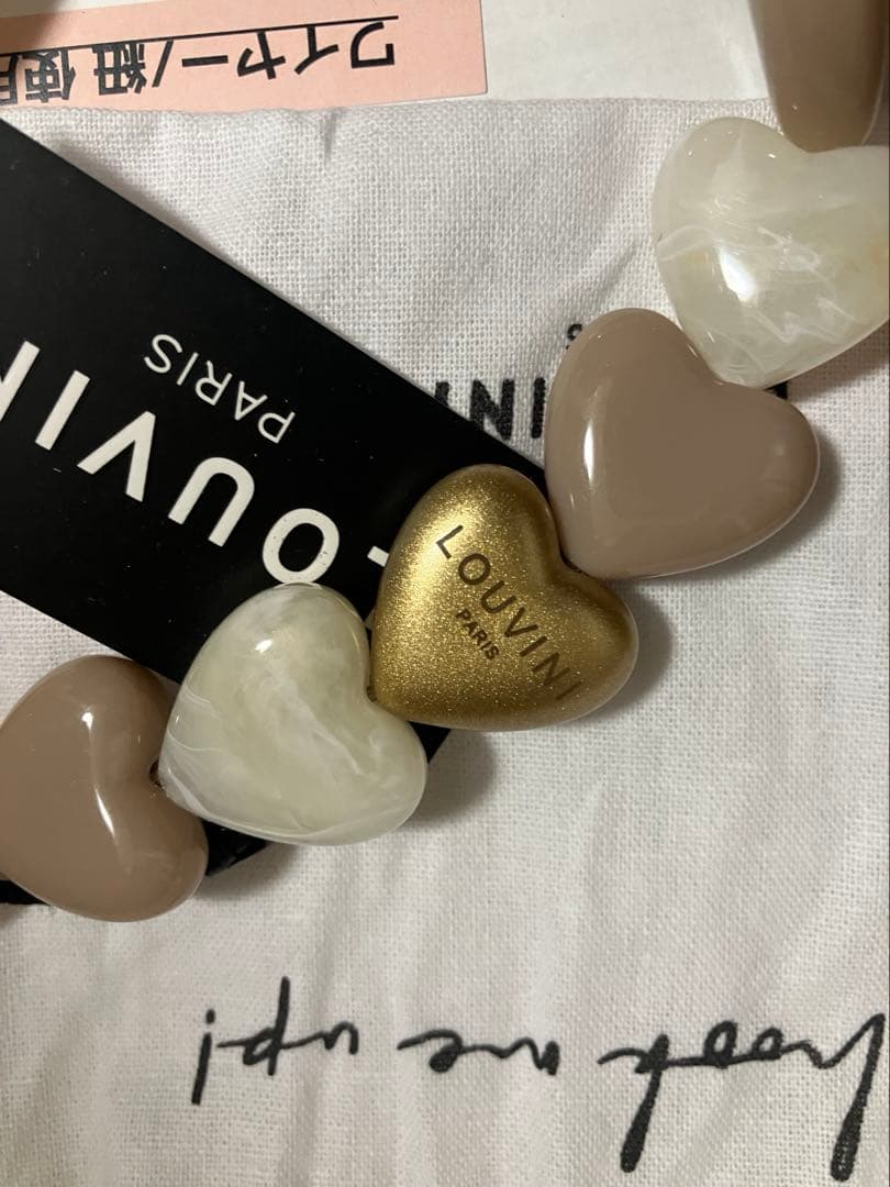 LOUVINI ハンドストラップPETIT CUORE BEIGE-TAUPE