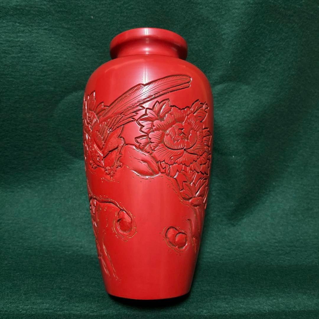 無形文化財花鳥文 赤い漆器 花彫刻瓶